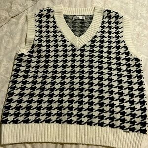 Hollister black and white sweater vest